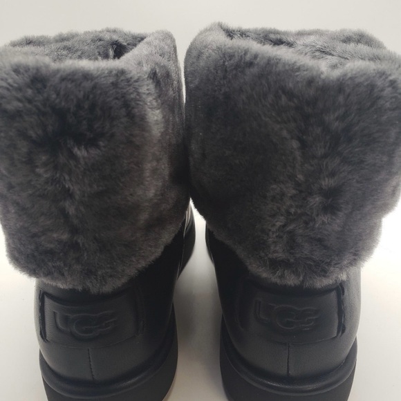 Brand New in Box Ugg women's classic berge mini size 7. - Picture 4 of 7